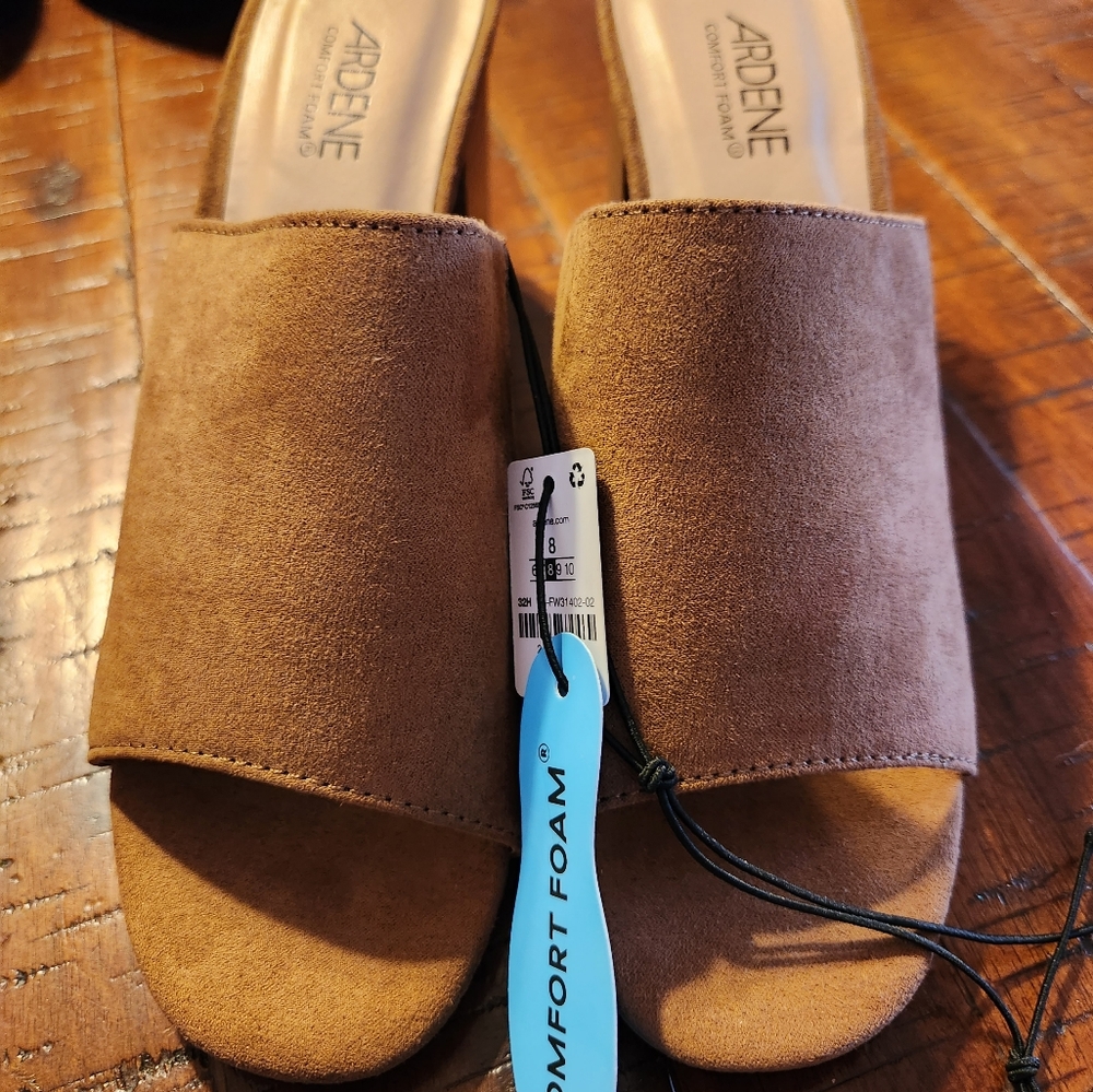 Size 8 Ardene Slip On Heels